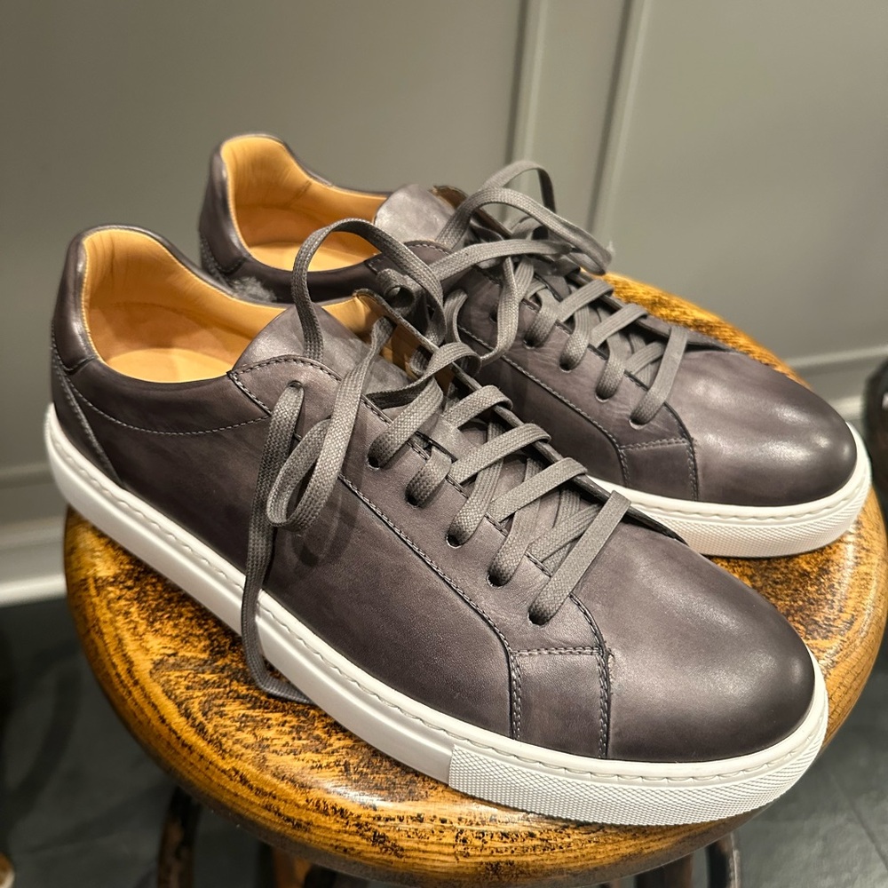 Men's brown Leather Sneakers
Saks Fifth Ave by Magnanni NWOT